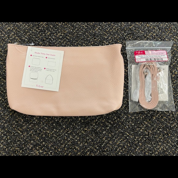 thirty-one Handbags - NWT Crossbody bag with replaceable flap